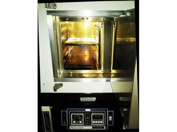 BLUE M DCC 146 CLEAN ROOM OVEN - Image 2
