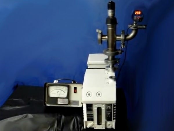 Leybold D4B